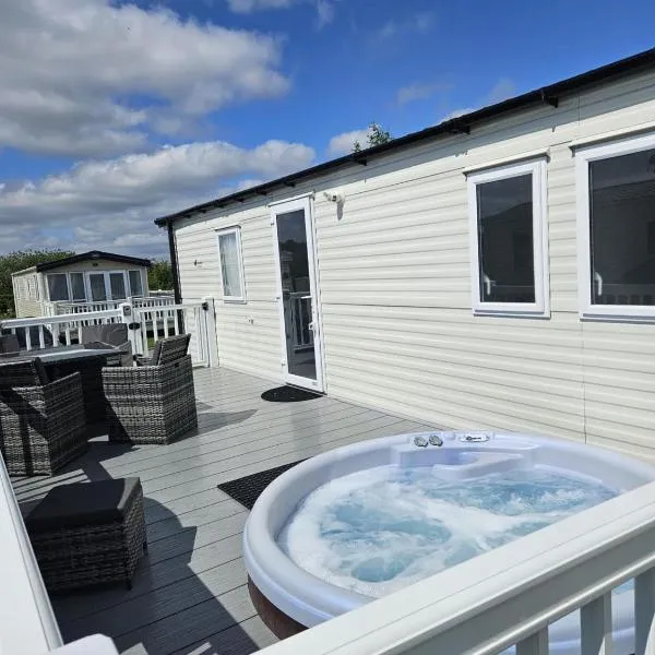 Luxury Caravan 3 Bedroom 8 Berth With Hot-tub Parties 6 and Above a Bond is Required, hotel v destinaci Lincoln