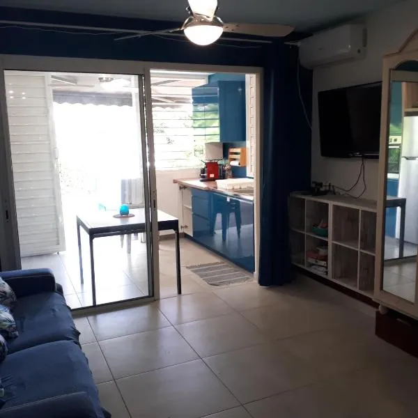 Beau logement Trou d'eau, La Saline avec terrasse, hotel v destinaci Saint-Gilles-les Bains