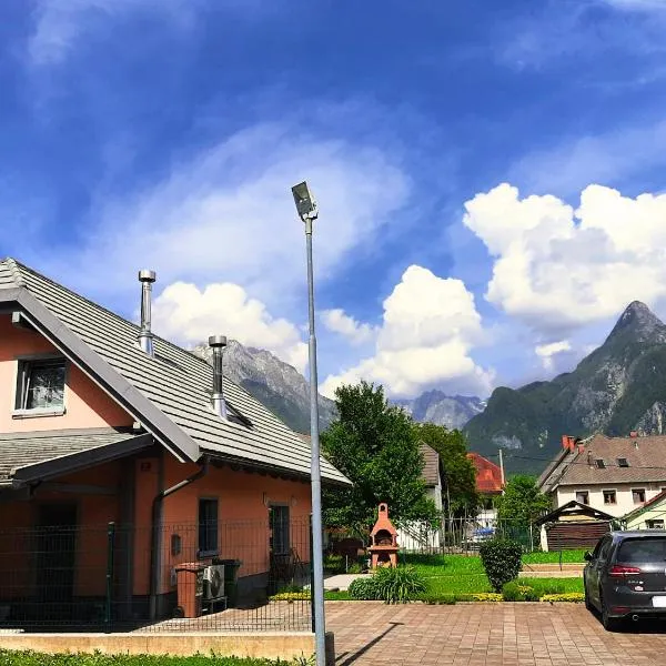 Apartment Pr' Štajercu with Free Onsite Parking, ξενοδοχείο σε Bovec