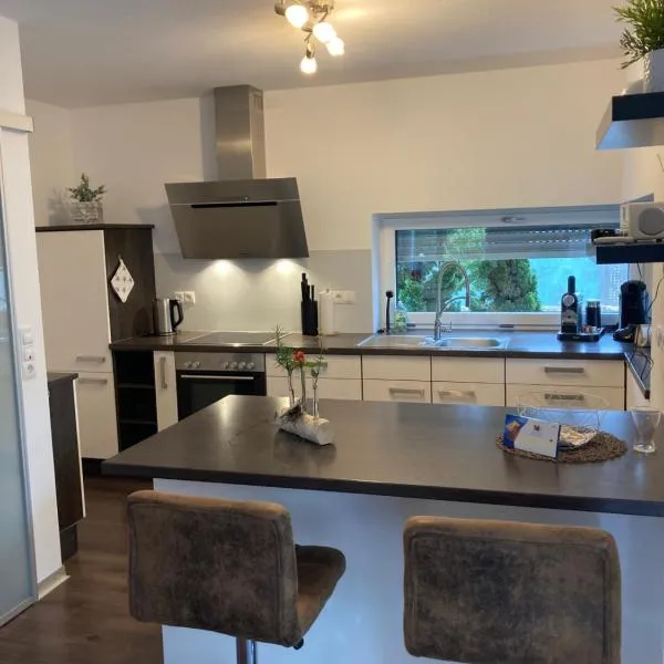 Klimatisierte Wohnung Schwarzwald Europapark Rust barrierefrei 110 qm, khách sạn ở Neuried
