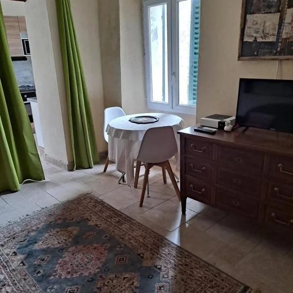 Studio pour couple, hotel in Luri
