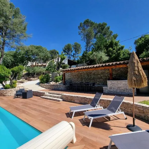Villa THAÏS, hotel v destinaci Nîmes