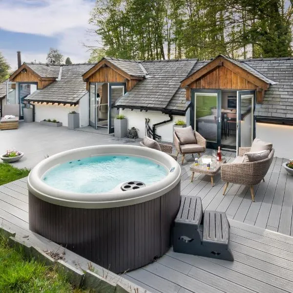 Secret Garden - Luxury Hot Tub Suite - Family & Pet Friendly - Central Lake District, hotel di Winster
