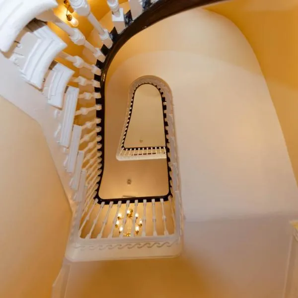 Opul Boutique at Admiral House、ダグラスのホテル