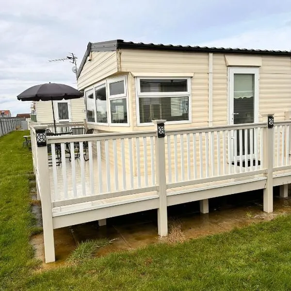 Browns caravan rentals, ingoldmells 4 berth caravan silver beach, hotel in Ingoldmells