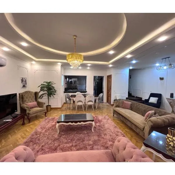 Madinaty - Luxury villa with Amazing private garden مدينتي - فيلا فندقيه فاخرة, hotel v destinaci Madinaty