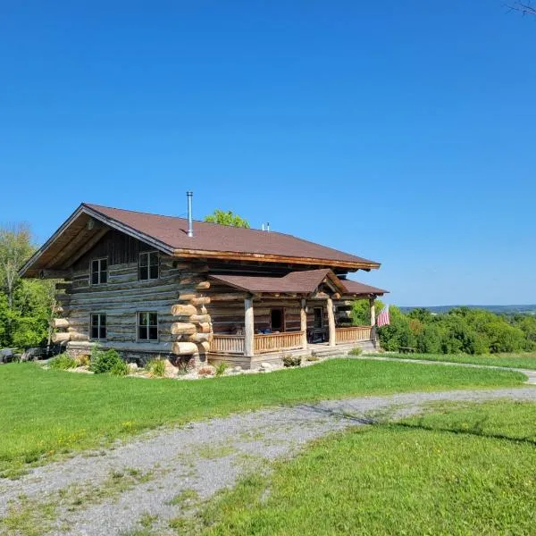 Firefly Creek Lodge, hotel di Livonia