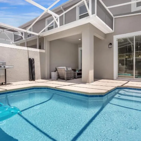 Upstay Luxury 4BR Family Home w Pool Near Disney, hotel in Kissimmee