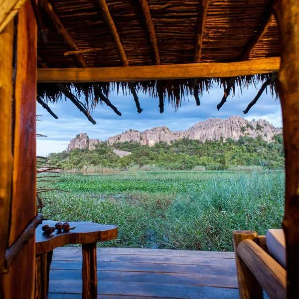 Iharana Bush Camp, hôtel à Ambondromifehy