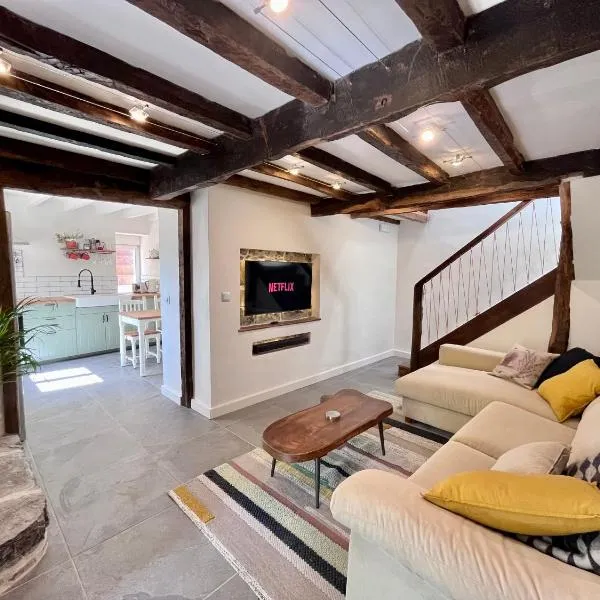 Casa con vistas a la montaña, cerca a la costa entre Arriondas y Ribadesella, hotell i Cangas de Onís