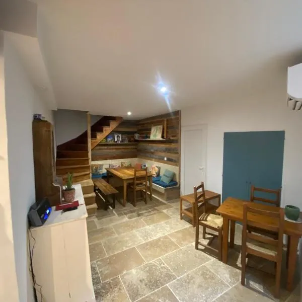 L’escale – hotel w mieście Dieulefit