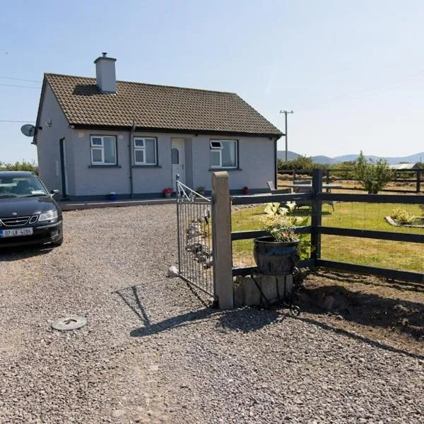 4 Guests - Seaside Cottage - 5min Drive To The Sea, hotel in Killorglin