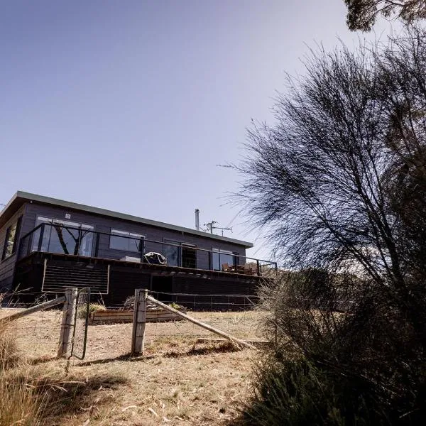 'Lazy Susan='s=' Waterfront Shack، فندق في Primrose Sands