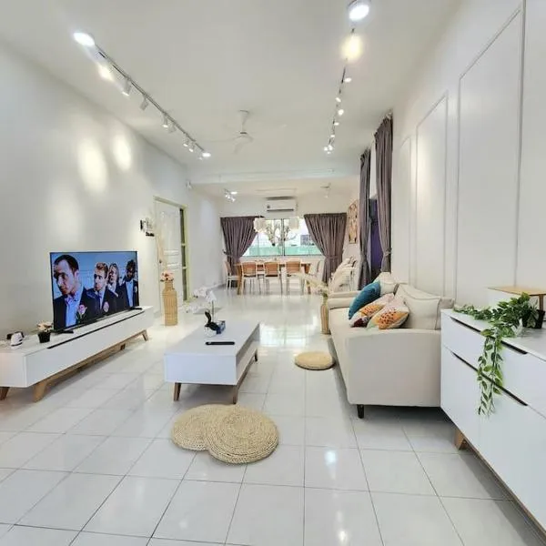 Petaling Jaya Premium Bungalow 4 Bed Rooms for up tp 18Pax, SS14, Plaza33 , 3 2 Square, Jaya One , SS2, hotel in Petaling Jaya