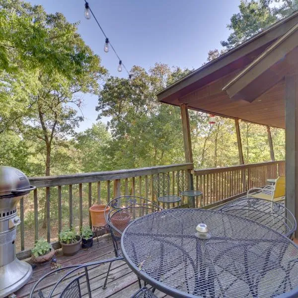 Secluded Vian Retreat Close to Tenkiller Lake, hotel v destinaci Vian