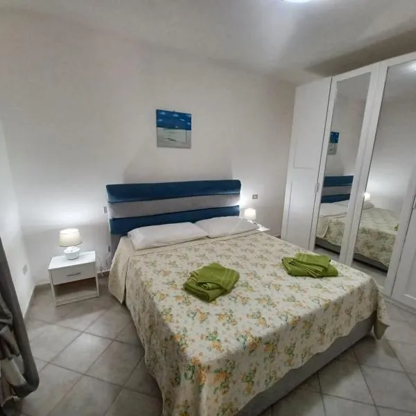 CASA SIBILLA bi-locale con terrazza a 60 metri dal mare, hotel v destinácii Marinella