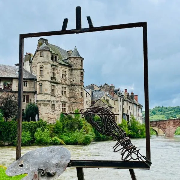 Appart'Hôtel - Au Vieux Palais, hotel v destinaci Espalion