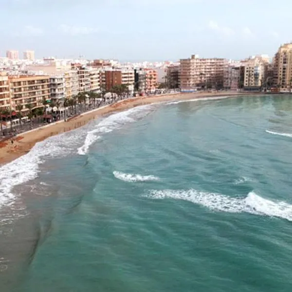 Torrevieja Fantastico apto para familas numerosas Ada Purisima full equipado cerca a la playa del cura, hotel in Torrevieja