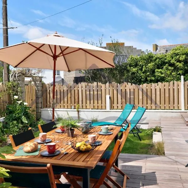 LocaLise - M1 - Bain de mer - Maison entièrement rénové avec jardin clos - Wifi inclus - Draps inclus - Animaux bienvenus، فندق في Tréffiagat