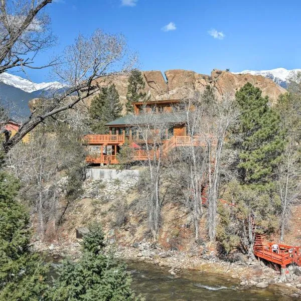 Buena Vista Retreat Steps To Arkansas River!, hôtel à Antero Junction