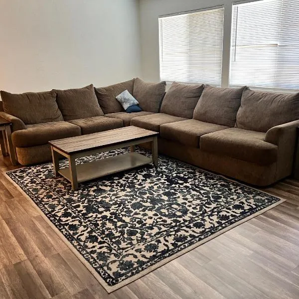 Lovely 1bed,1bath condo with free parking, khách sạn ở Fresno
