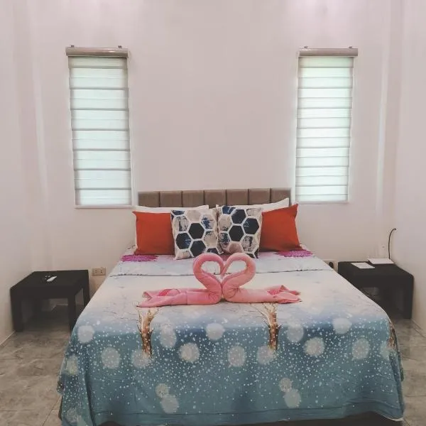 Bais City Home Staycation, hotel v destinaci Bais