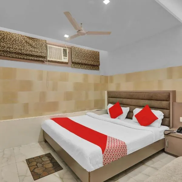 OYO Flagship Sada Shiv Guest House, hotell i Malāon