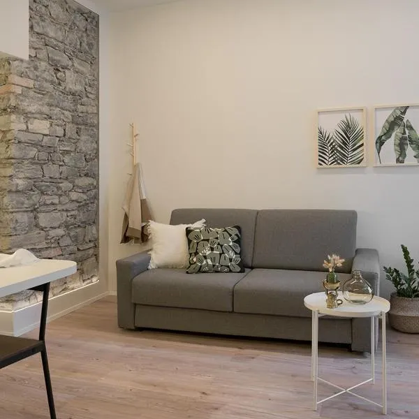 Exclusive Green Apartment - City Center - Como - Near Station, hotel v Como