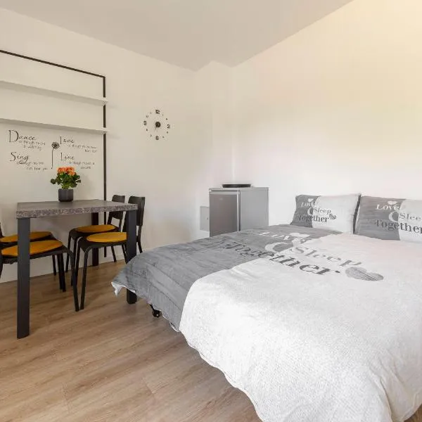 Apartma Lajf, готель у місті Брежіце