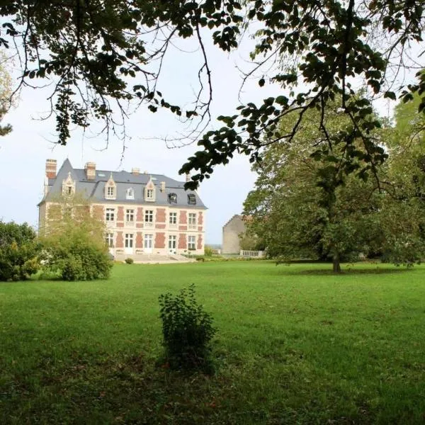 Coucy-le-Château-Auffrique에 위치한 호텔 Château du Mont de Guny