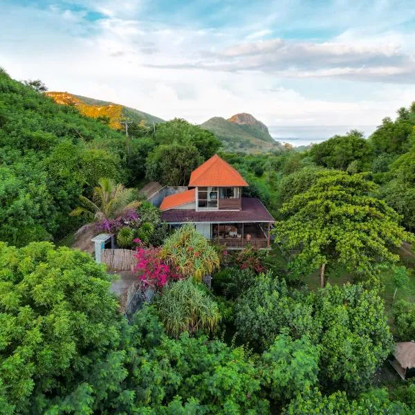 The Watch House - Gerupuk Bay Lombok, hotel in Bumbang