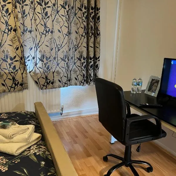 Naya Serviced Apartment - West London، فندق في Hanwell