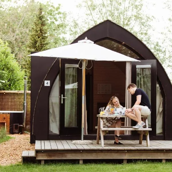 Pod huisje met hottub, khách sạn ở Dokkum