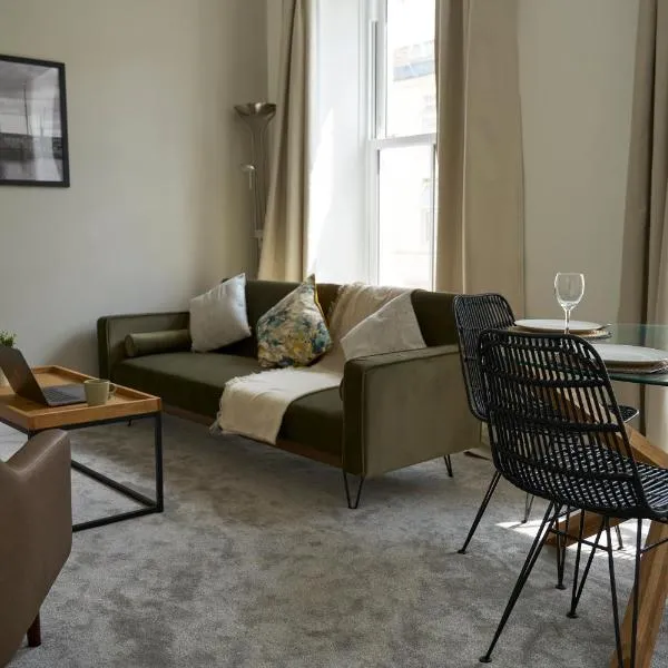 Kahuna Stays Central Gloucester Apartments, Ideal for Contractors, Professionals & City Visitors, hotel in Gloucester