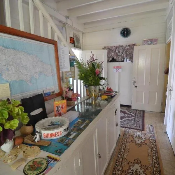Holiday Home - Guest House, hotel v destinaci Port Antonio
