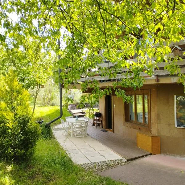 Le Nid du Chat Noir - Gîte La Maison Alvéole, hotel em Sciez