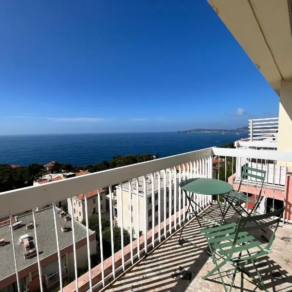 Studio panoramique & parking, hotel in Cap d'Ail