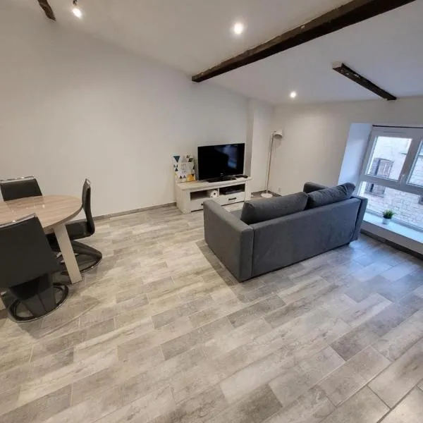 appartement rénové climatisé 1ch 50m2 à la semaine, hotel in Cuers