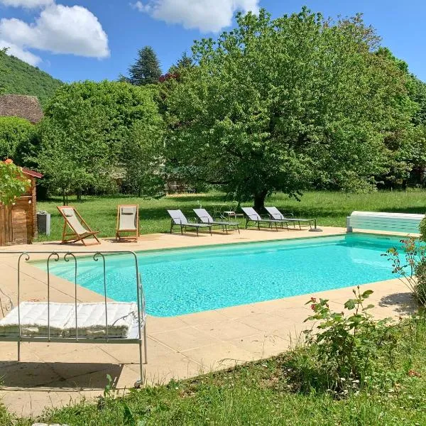 Ordonnaz에 위치한 호텔 Maison d'hôtes et gîte de charme avec piscine, La Lhuiseraie