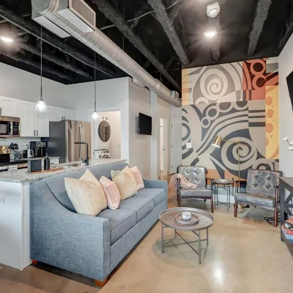 New Studio with 2 beds 7 mins to DT, hotel in Nashville