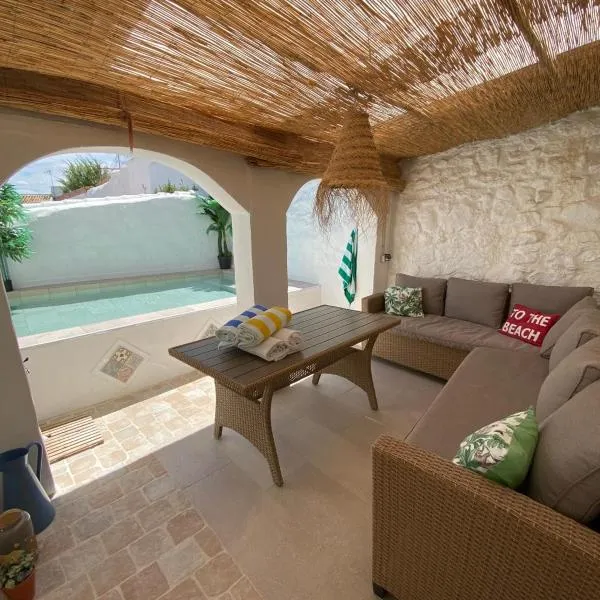 A hidden gem in Estepa. With Dip pool, WiFi, BBQ!, hotel in Pedrera