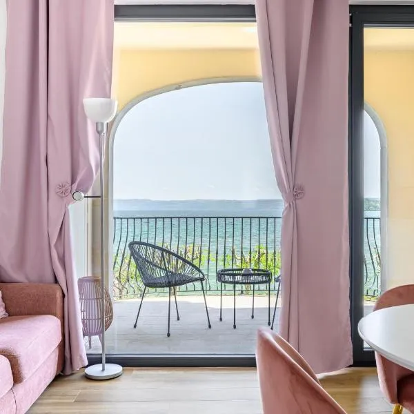Casa Vacanze Maddalena - Palazzetto sul lago - Diamante Rosa, hotel in Marta