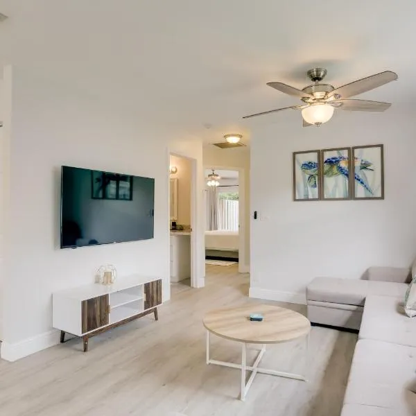 Pet-Friendly Jupiter Townhome, 6 Mi to Beaches!, hotel v destinaci Jupiter