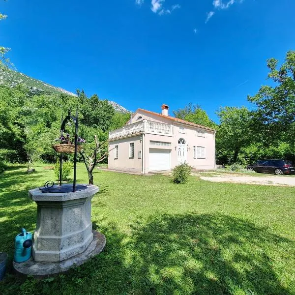 Apartment Nenad, hotel v destinácii Tribalj