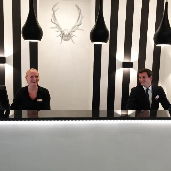 Hotel Alt Deutz City-Messe-Arena KONTAKTLOSER SELF CHECK-IN, hotel in Cologne