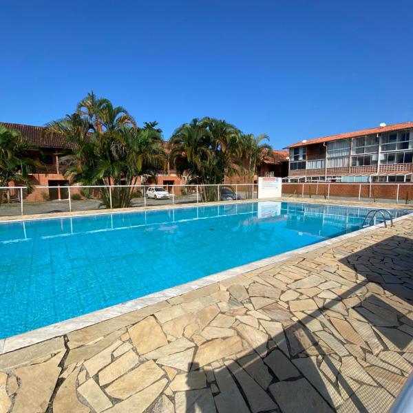 Apartamento a 250 metros da Praia do Sapê e Maranduba - Piscina e Ar condicionado