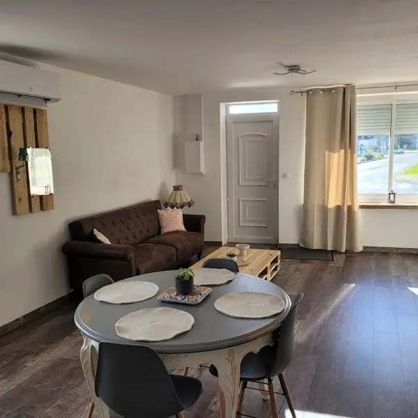 T2 plain-pied, en centre-ville, hótel í Buzançais