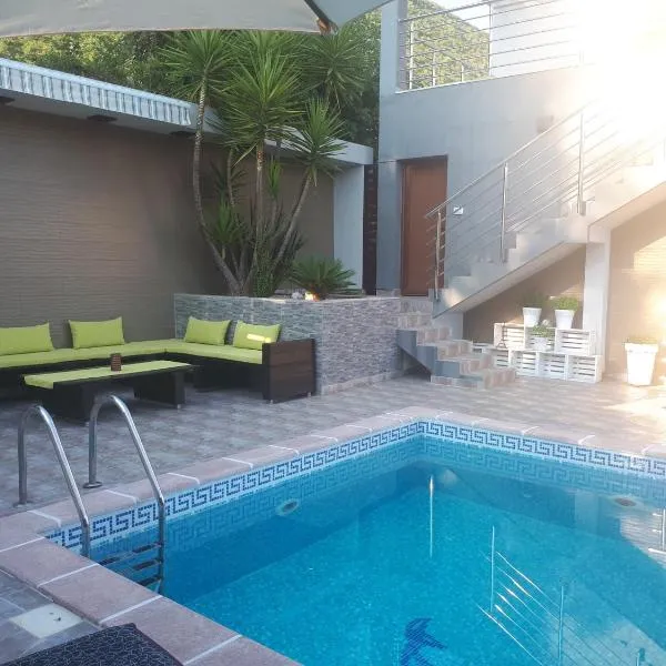 VIP Villa with Private Pool & Parking, hotell sihtkohas Kumbor