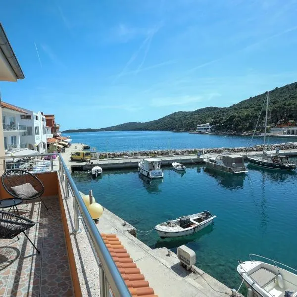 Exceptional Apartment Juniper, FIRST ROW TO THE SEA, hotel v Božavě