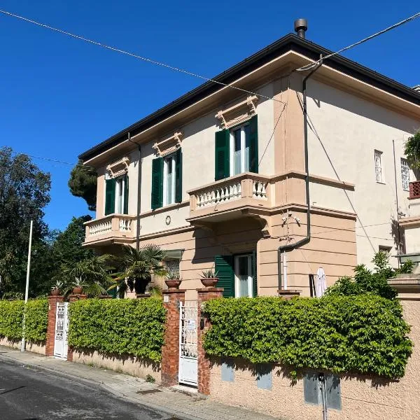 Pura vida, hotel din Viareggio